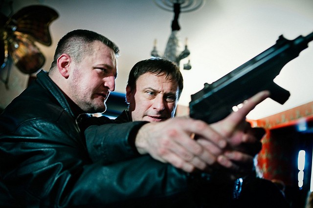 Arı Kovanına Çomak Sokan Kız fotoğrafı