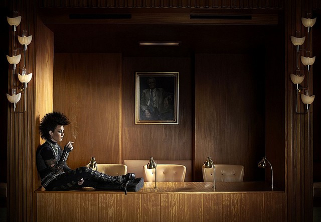 Arı Kovanına Çomak Sokan Kız fotoğrafı