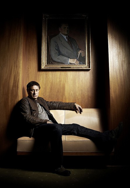 Arı Kovanına Çomak Sokan Kız fotoğrafı