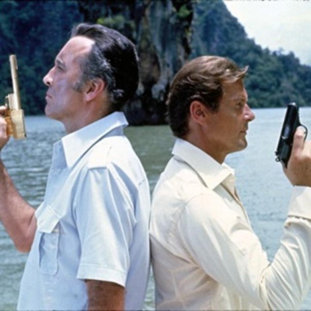 Altın Tabancalı Adam fotoğrafı