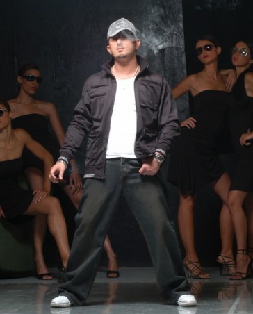 Becoming Pony Boi fotoğrafı