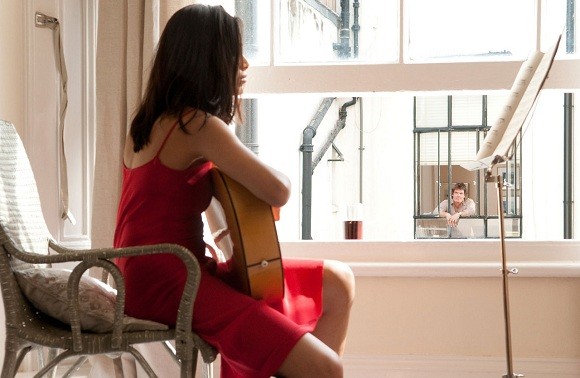 Uzun Boylu Esmer Adam fotoğrafı