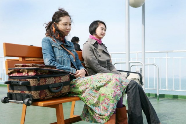 Kız Kardeşler Yolda Fotoğrafı