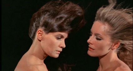 Lizard in a Woman's Skin fotoğrafı