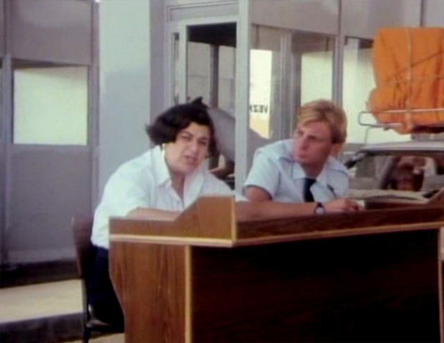 Fikrimin İnce Gülü - Sarı Mercedes Fotoğrafı