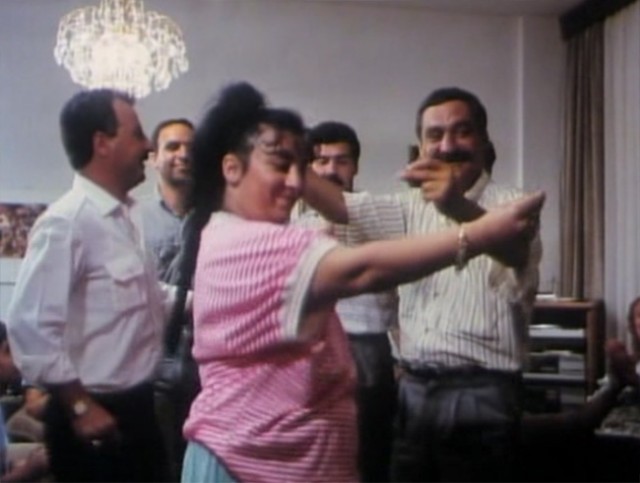 Fikrimin İnce Gülü - Sarı Mercedes Fotoğrafı