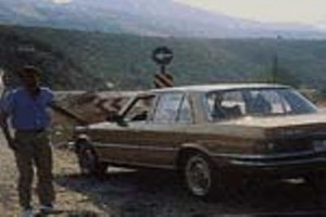 Fikrimin İnce Gülü - Sarı Mercedes Fotoğrafı