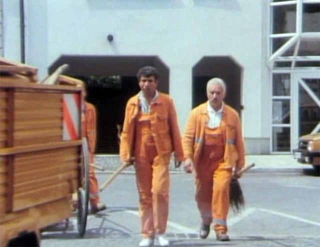 Fikrimin İnce Gülü - Sarı Mercedes Fotoğrafı