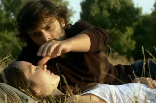 Living on Love Alone fotoğrafı