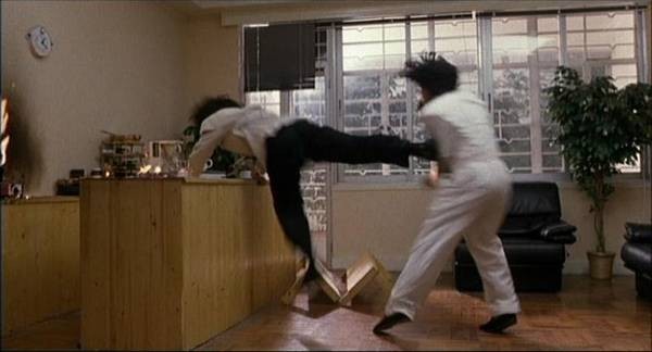 Tiger Cage 2 Fotoğrafı