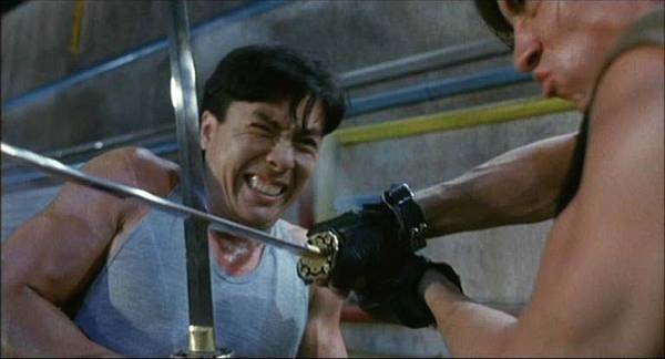 Tiger Cage 2 Fotoğrafı