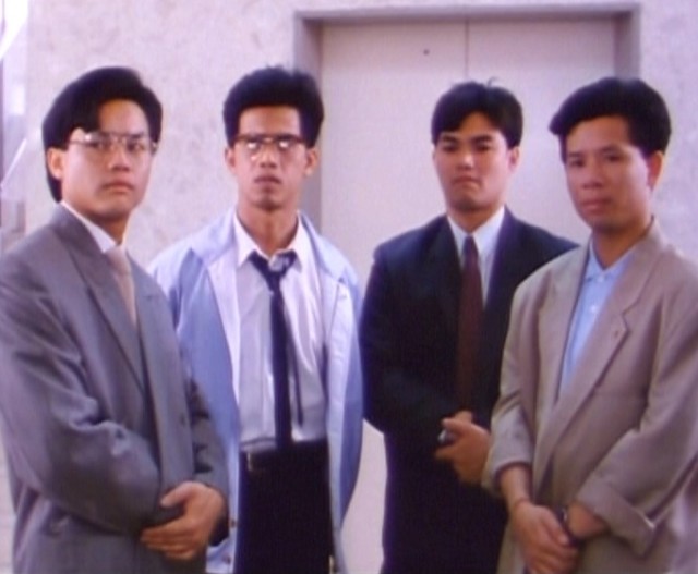 Tiger Cage 2 Fotoğrafı