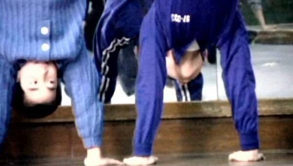 Red Trousers: The Life Of The Hong Kong Stuntmen fotoğrafı