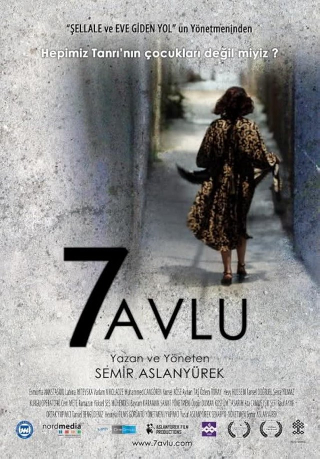 7 Avlu (2009) afişi