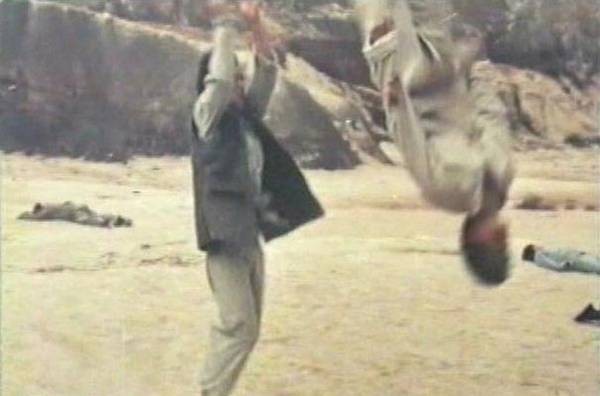 Fist To Fist fotoğrafı