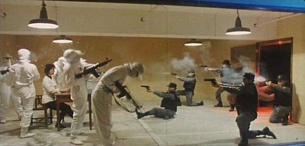 The ınspector Wears Skirts 2 fotoğrafı