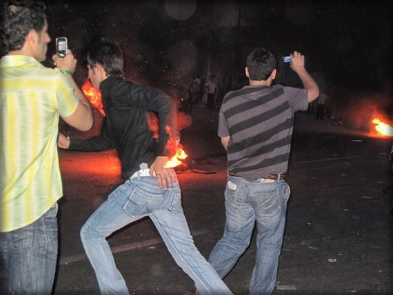 Tehran Bedoune Mojavez Fotoğrafı