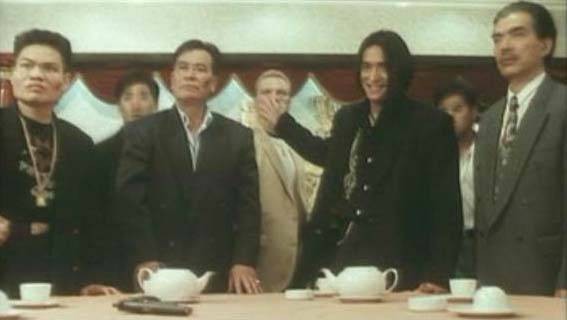 Love, Guns & Glass Fotoğrafı