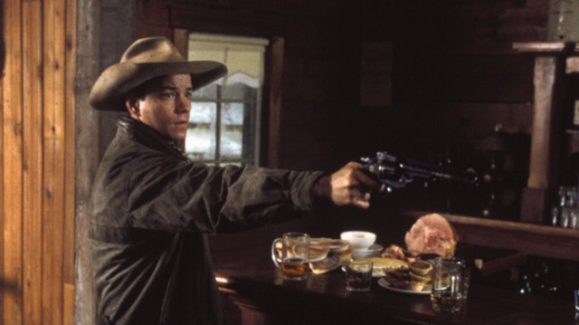 Ölü Adamın Silahı fotoğrafı