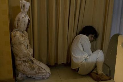 Dead Virgins String fotoğrafı