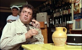 Daldaki Otomobil fotoğrafı