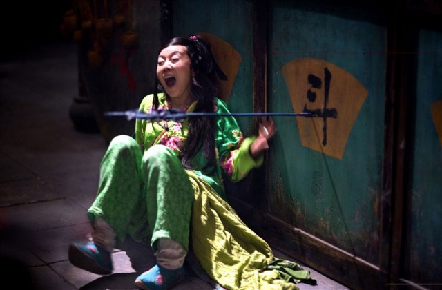 Kadın, Silah Ve Erişte fotoğrafı