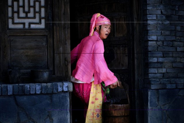 Kadın, Silah Ve Erişte fotoğrafı