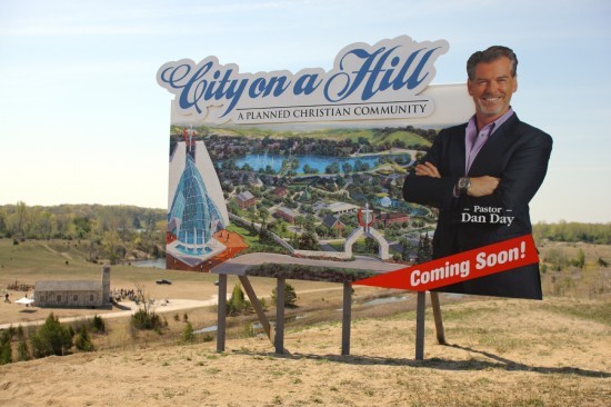 Salvation Boulevard fotoğrafı