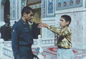 The Child And The Soldier fotoğrafı