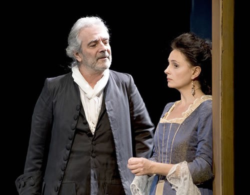 Les Fausses Confidences Fotoğrafı