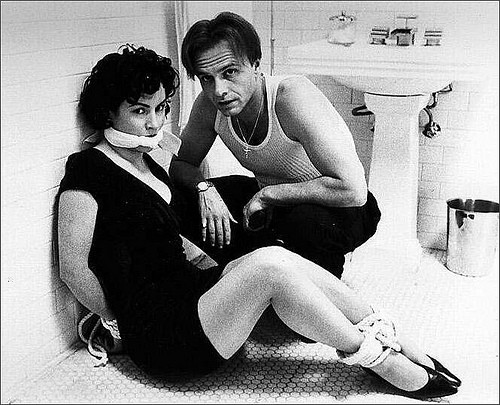 Tuhaf İlişkiler fotoğrafı