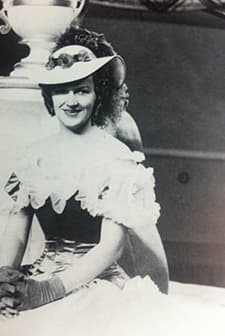 The Show Goes On (1937) afişi