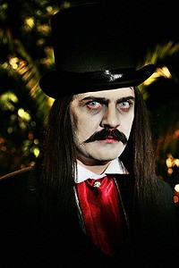 Kutsal Damacana: Dracoola Fotoğrafı