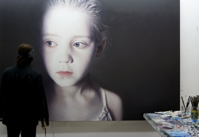 Die Stille Der Unschuld - Der Künstler Gottfried Helnwein fotoğrafı