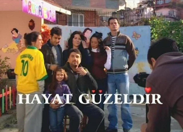 Hayat Güzeldir (2008) afişi