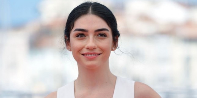 Hazar Ergüçlü, "Mutter" Filminin Çekimlerine Başladı!