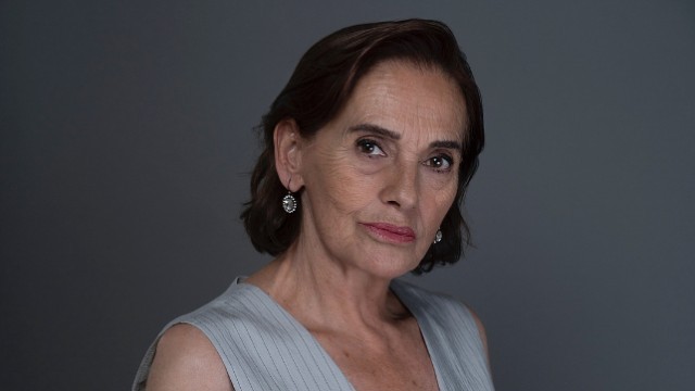 Nur Sürer "Çirkin" dizisi kadrosunda!