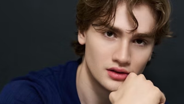 Kanal D’nin dizisi "Daha 17"nin kadrosuna Ata Yaşat katılıyor.