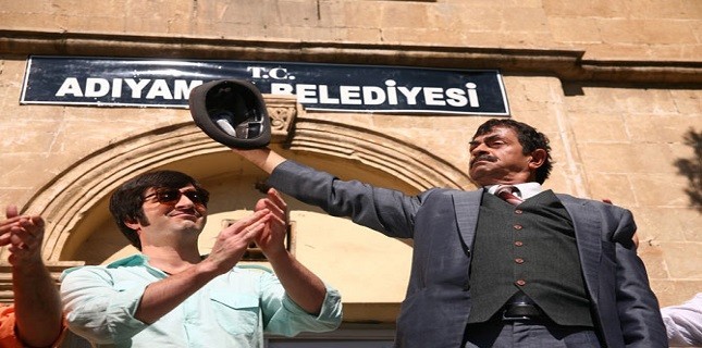 Türk Siyasetini Ti'ye Alan Film Salon Bulamıyor