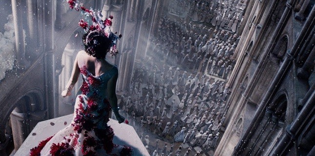 Evrenin Kaderi Onun Elinde!