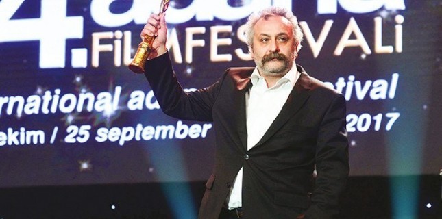 Onur Ünlü'nün Yeni Filmi 'Put Şeylere'nin Vizyon Tarihi Belli Oldu