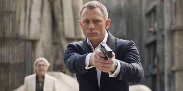 ''Bond 25'' Setinden Merak Yaratan Maskeli Kötü Adam Görüntüleri!