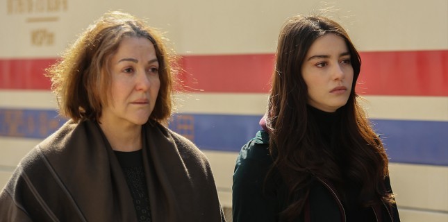 Özge Gürel ve Sumru Yavrucuk'lu Annem Filmine Ait Fragman Yayınlandı