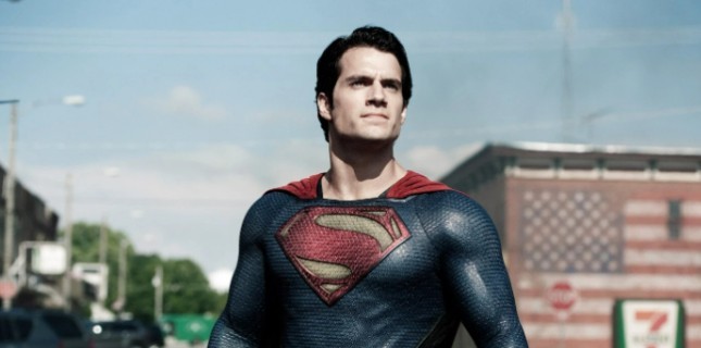 Henry Cavill, Superman Rolüne Dönüşünü Doğruladı!