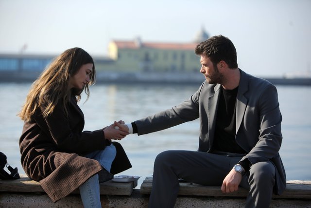 "Aile" Show TV Kıvanç Tatlıtuğ ve Serenay Sarıkaya