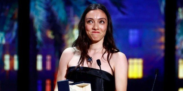 Merve Dizdar, Cannes'da İlk Türk "En İyi Kadın Oyuncu" Oldu!