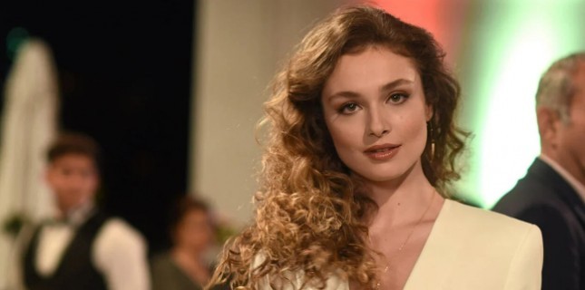 Serra Arıtürk, "Güneşi Söndürmem Gerek" Kitabının Filminde Başrol Oynayacak!
