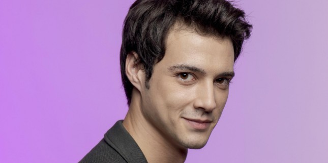 Özgü Namal ve Özcan Deniz'li "Kızıl Goncalar" Dizisinde Yeni İsim!