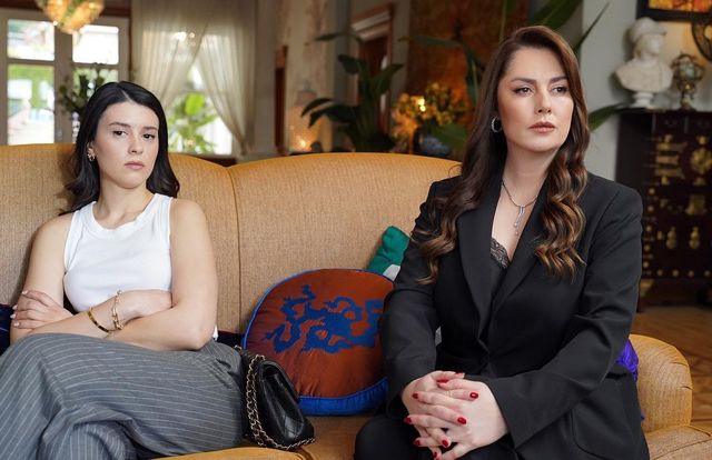 Buçe Buse Kahraman ve Toprak Sağlam "Yalı Çapkını" dizisinde