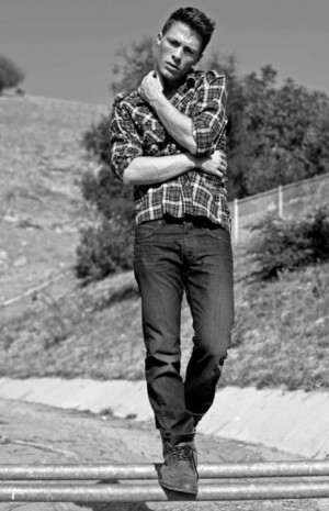 Colton Haynes Fotoğrafı